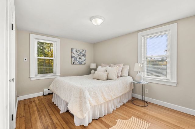 97 Pinckney St, Dracut, MA 01826