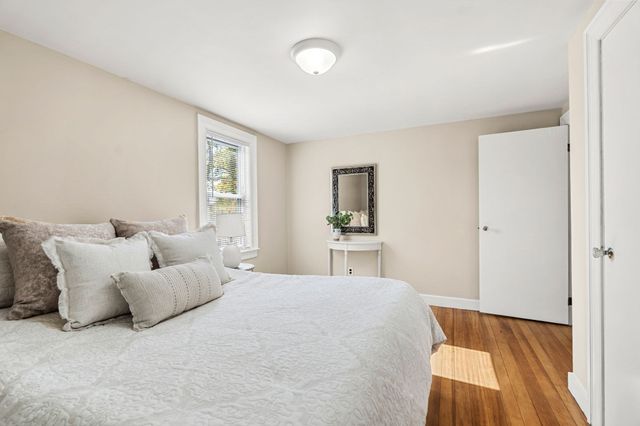 97 Pinckney St, Dracut, MA 01826