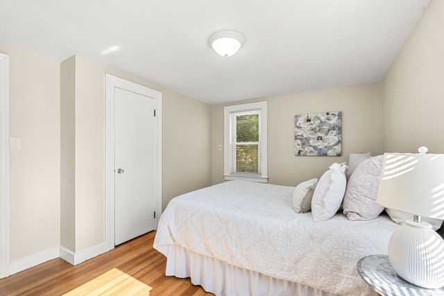 97 Pinckney St, Dracut, MA 01826
