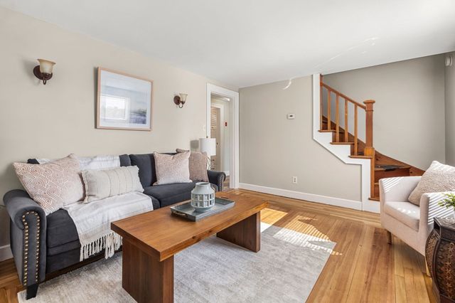 97 Pinckney St, Dracut, MA 01826