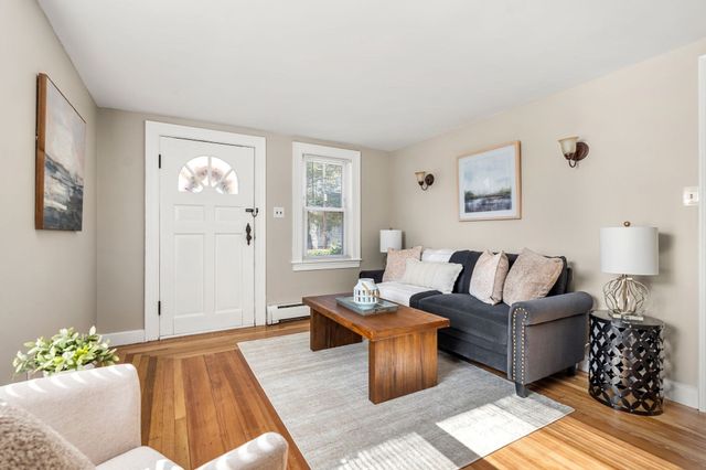 97 Pinckney St, Dracut, MA 01826