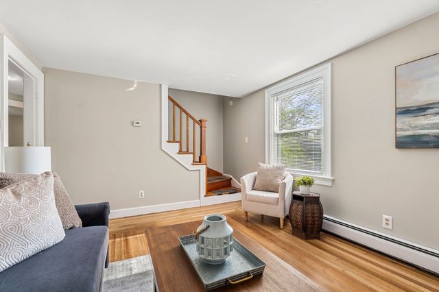97 Pinckney St, Dracut, MA 01826