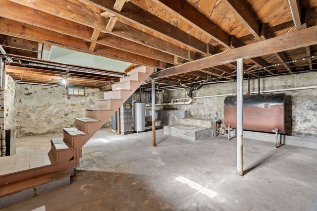 97 Pinckney St, Dracut, MA 01826