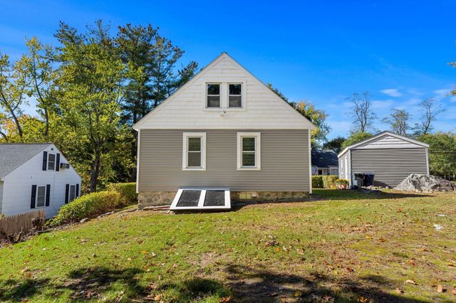 97 Pinckney St, Dracut, MA 01826