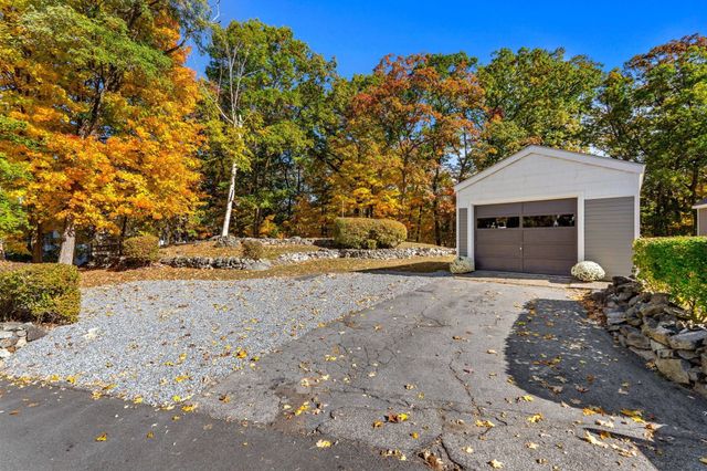 97 Pinckney St, Dracut, MA 01826