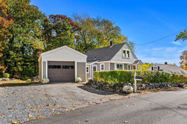 97 Pinckney St, Dracut, MA 01826