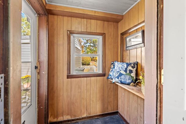 97 Pinckney St, Dracut, MA 01826