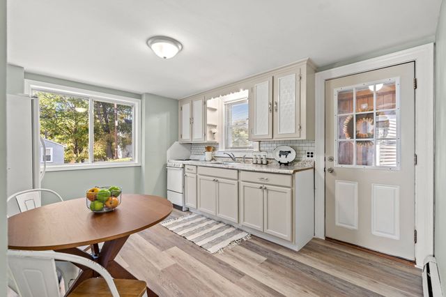 97 Pinckney St, Dracut, MA 01826