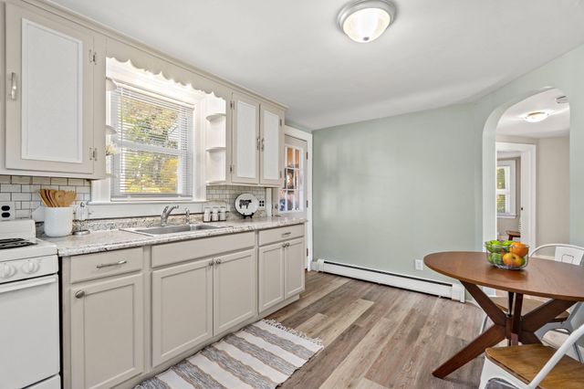 97 Pinckney St, Dracut, MA 01826