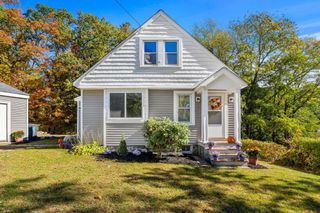 97 Pinckney St, Dracut, MA 01826