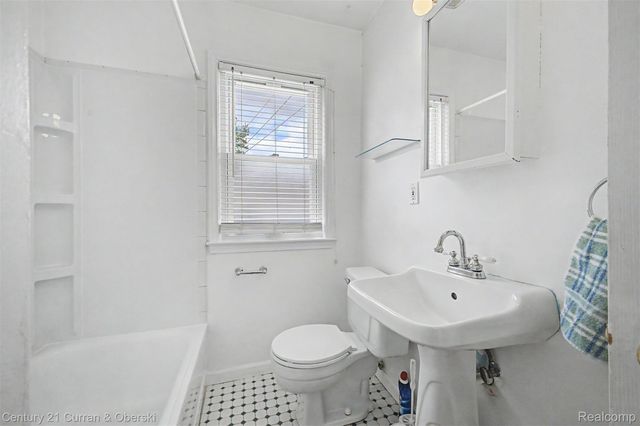 24715 Oxford Street, Dearborn, MI 48124