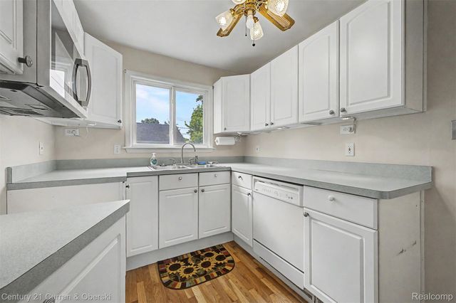 24715 Oxford Street, Dearborn, MI 48124