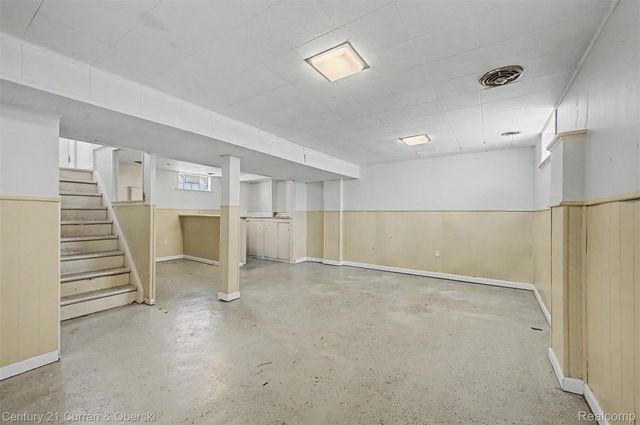 24715 Oxford Street, Dearborn, MI 48124