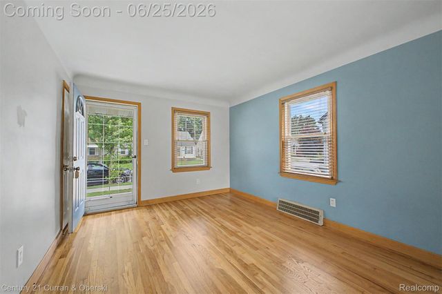 24715 Oxford Street, Dearborn, MI 48124