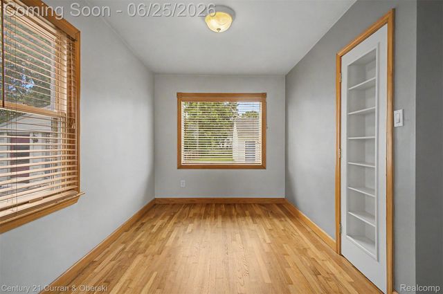 24715 Oxford Street, Dearborn, MI 48124