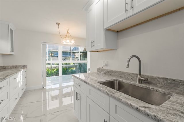 561 Periwinkle WAY E4, Sanibel, FL 33957