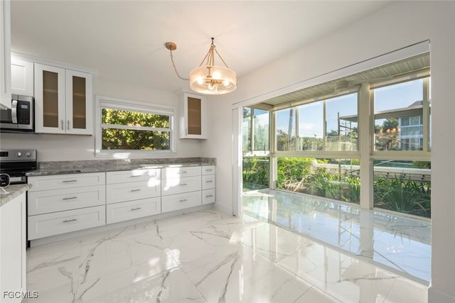 561 Periwinkle WAY E4, Sanibel, FL 33957