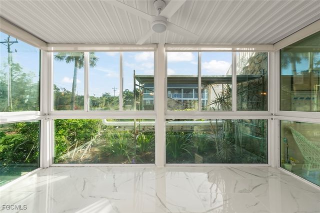 561 Periwinkle WAY E4, Sanibel, FL 33957