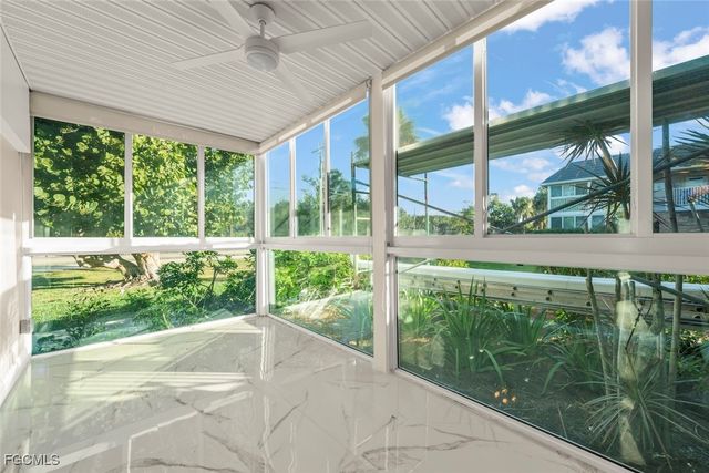 561 Periwinkle WAY E4, Sanibel, FL 33957