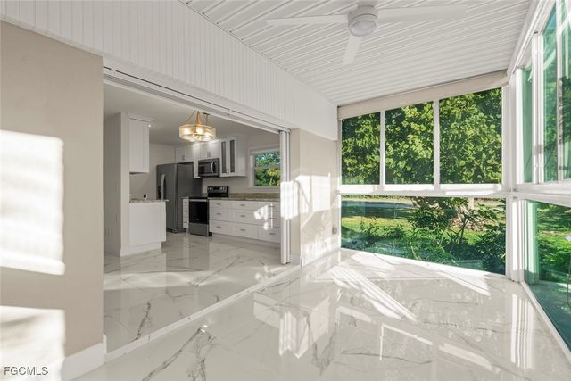 561 Periwinkle WAY E4, Sanibel, FL 33957