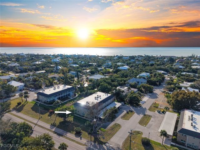 561 Periwinkle WAY E4, Sanibel, FL 33957