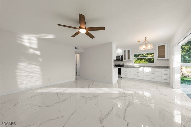 561 Periwinkle WAY E4, Sanibel, FL 33957