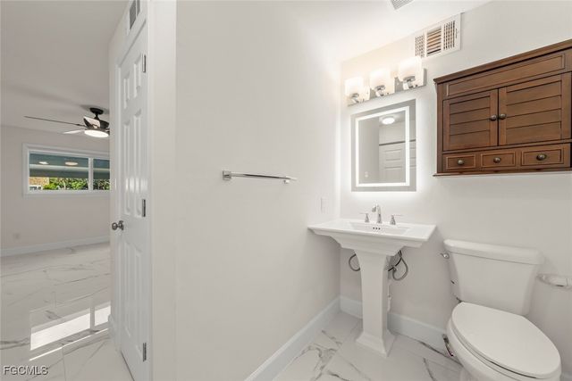 561 Periwinkle WAY E4, Sanibel, FL 33957