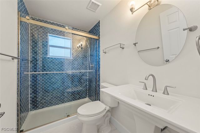 561 Periwinkle WAY E4, Sanibel, FL 33957