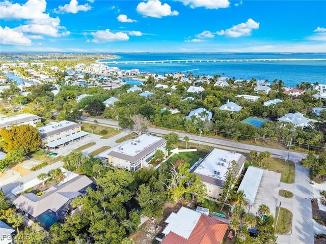 561 Periwinkle WAY E4, Sanibel, FL 33957