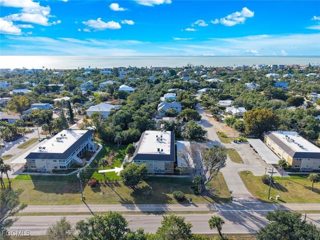 561 Periwinkle WAY E4, Sanibel, FL 33957