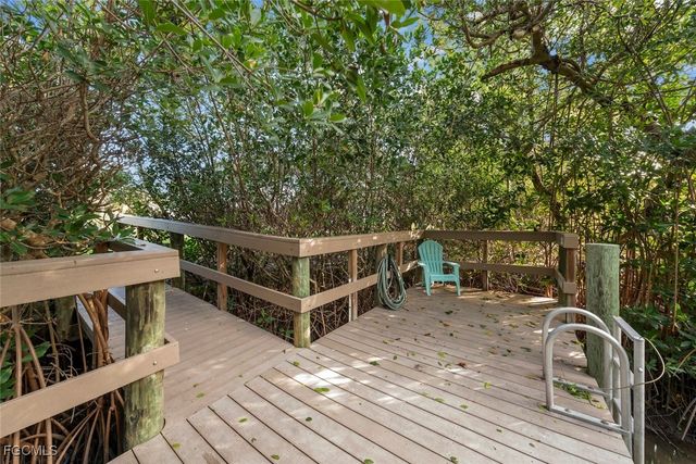 561 Periwinkle WAY E4, Sanibel, FL 33957
