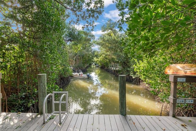 561 Periwinkle WAY E4, Sanibel, FL 33957