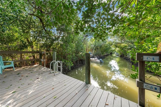 561 Periwinkle WAY E4, Sanibel, FL 33957