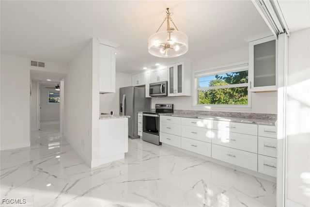 561 Periwinkle WAY E4, Sanibel, FL 33957