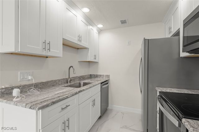 561 Periwinkle WAY E4, Sanibel, FL 33957