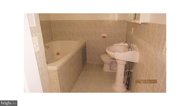 225 56TH PL NE, Washington, DC 20019