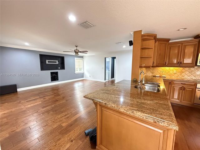 19909 SW 7th Pl, Pembroke Pines, FL 33029