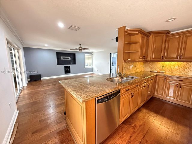 19909 SW 7th Pl, Pembroke Pines, FL 33029