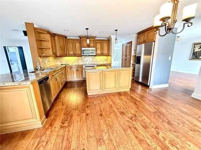 19909 SW 7th Pl, Pembroke Pines, FL 33029