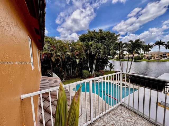 19909 SW 7th Pl, Pembroke Pines, FL 33029