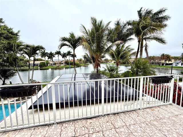 19909 SW 7th Pl, Pembroke Pines, FL 33029