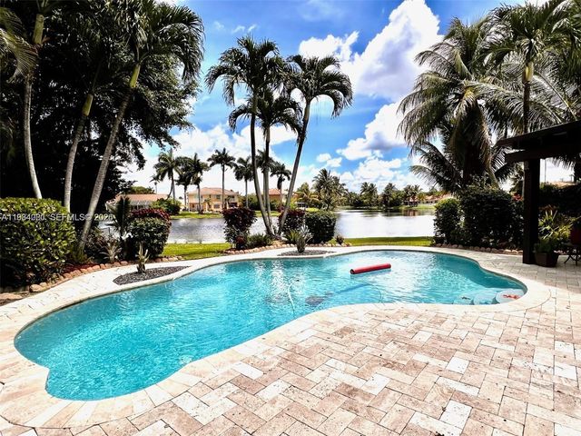 19909 SW 7th Pl, Pembroke Pines, FL 33029