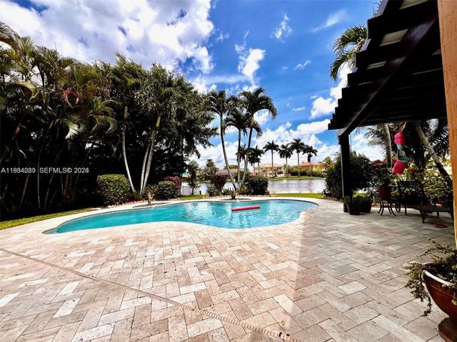 19909 SW 7th Pl, Pembroke Pines, FL 33029