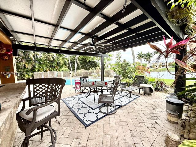 19909 SW 7th Pl, Pembroke Pines, FL 33029