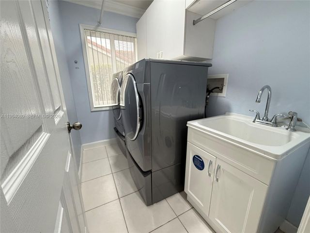 19909 SW 7th Pl, Pembroke Pines, FL 33029