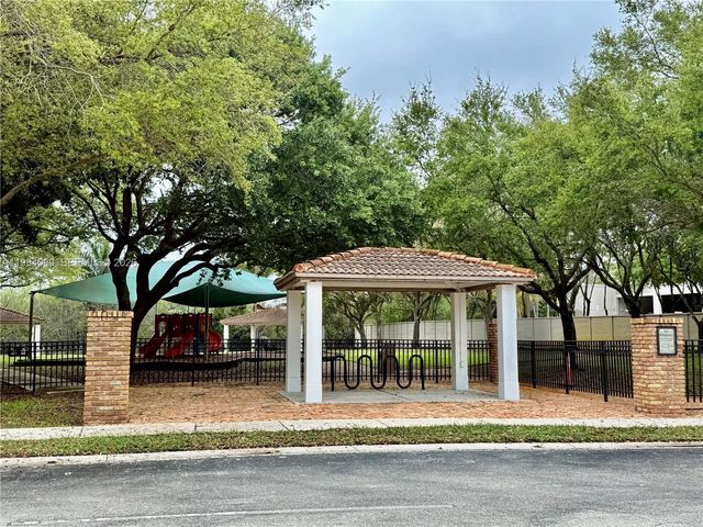 19909 SW 7th Pl, Pembroke Pines, FL 33029