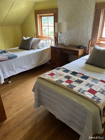 39 Little Bay Lane, Branford, CT 06405