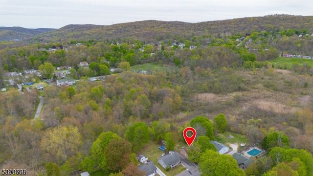 47 Bridge St, Ogdensburg Boro, NJ 07439