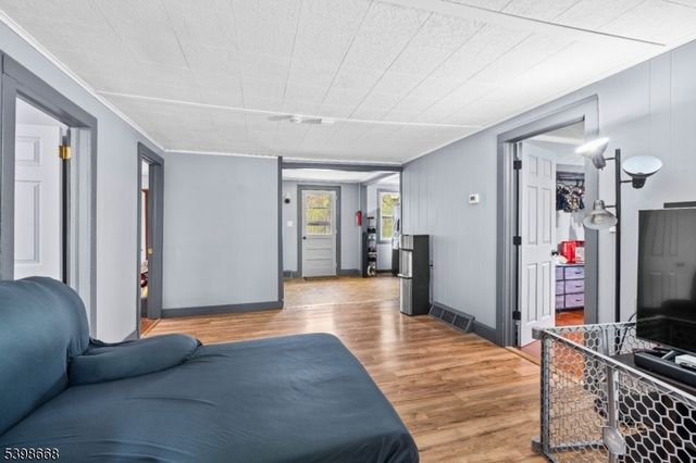 47 Bridge St, Ogdensburg Boro, NJ 07439