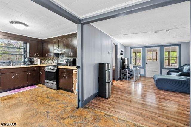 47 Bridge St, Ogdensburg Boro, NJ 07439